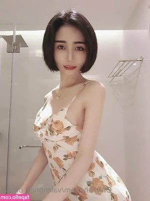 valentine8_official [ valentine8-official ] - Goodness my tits are so huge. I really get a different perspective