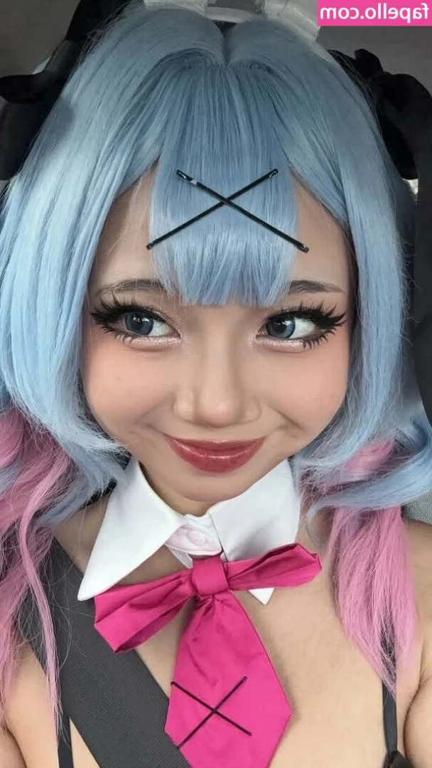 Chescakeuu [ chescakeuu-1 ] - If you look closely you might see something pierced