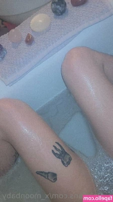  [ x-moonbaby ] - Wanna see me be a total slut? DM me i'll send you something juicy...
