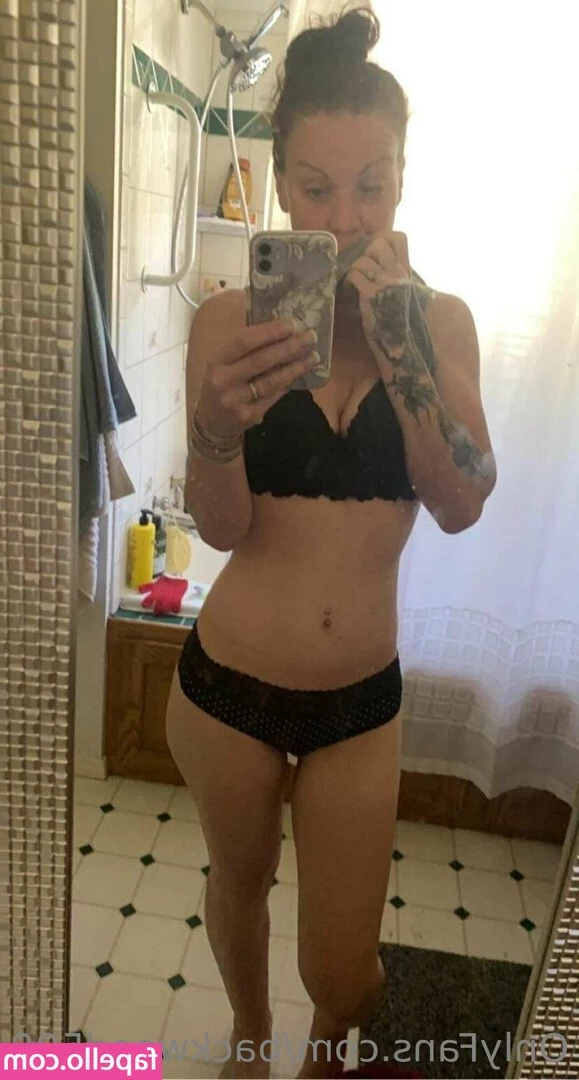 gabriellawoods598 - hubby just can t help himself