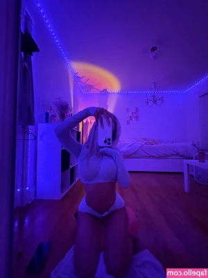 ashleydanielle [ ashleydanielle-2 ] - Wanna to be the hand that is on my Ass ? 👀😏 @hot4giuli