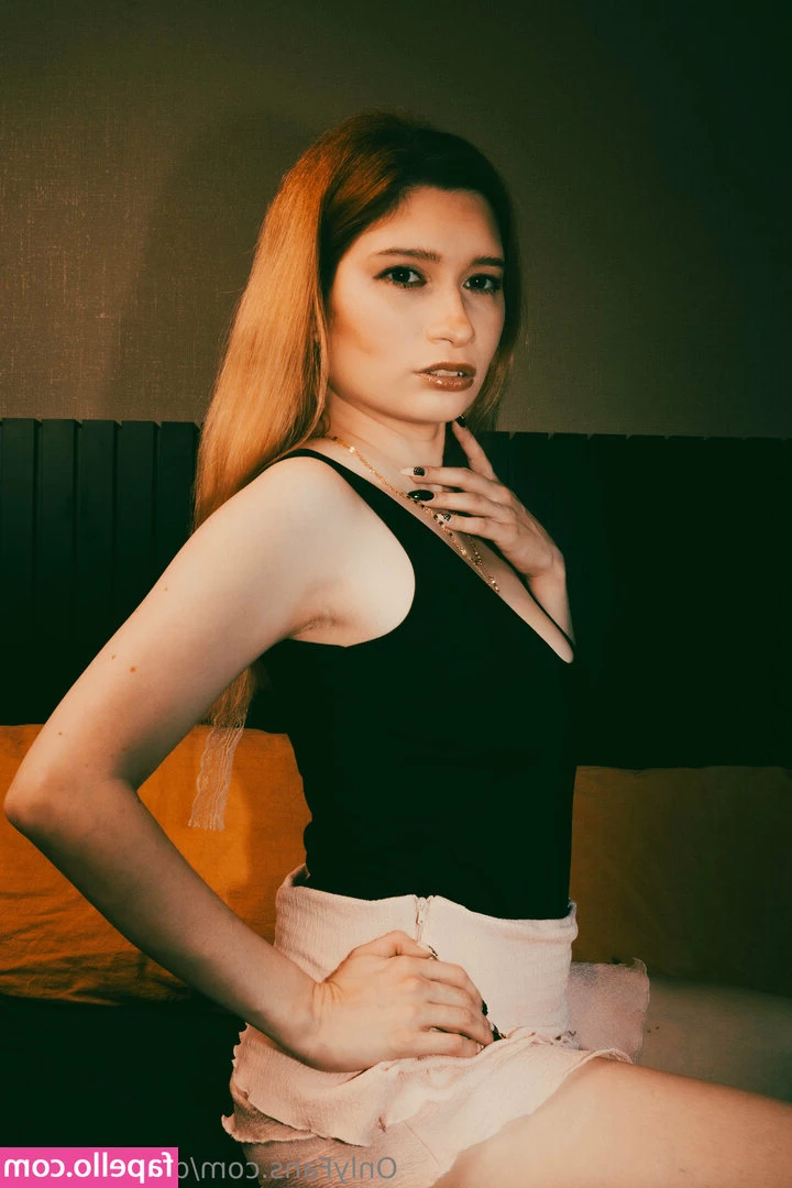 dark_fairygirl [ dark-fairygirl ] - Would you like to spank me? 😈