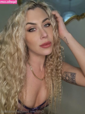 parismodeluk - Does your dream girl spit or swallow