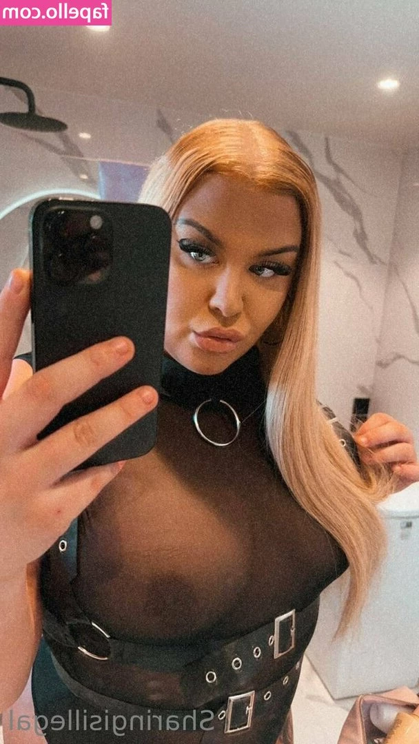 norwayscurvybarbie - Shower with me? Forgive the crop, I had to cut the feed when my