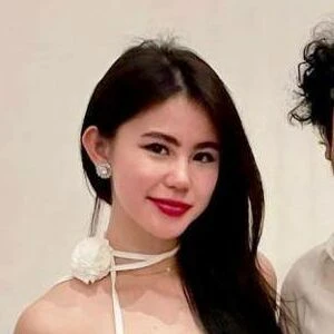 Zoe Levana
