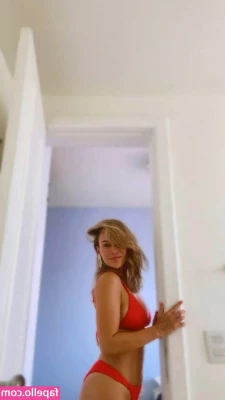 Fernanda Nobre [ fernanda-nobre ] - Who wants to come play  amp  make me super wet