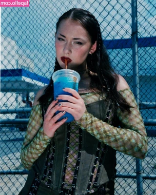 Lola Tung [ lola-tung ] - Baccshots  She so wet   hmu for the full 5 mins