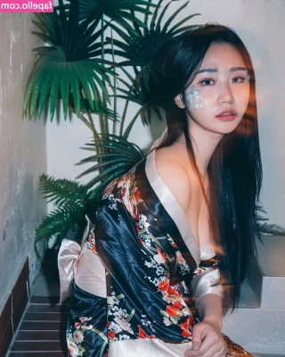 chaessol_ [ chaessol ] - These panties may be a wee bit too small 😂