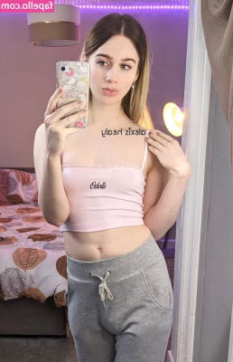 AlexisHealy - Good morning  Hot shower to pump start my day  Wish someone was here