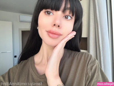 Anna Aifert [ anna-aifert-1 ] - Come get this midnight snack