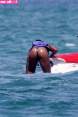 Serena Williams [ serena-williams ] - This lovely new pair of panties matches quite well with my blue hair