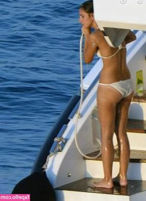 Maria Francisca Perello [ maria-francisca-perello ] - Bring the twerk back