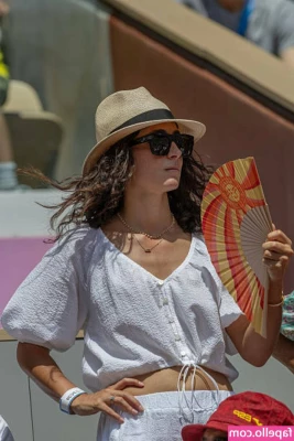 Maria Francisca Perello [ maria-francisca-perello ] - He used to have a girlfriend but then he found out that f gs are the