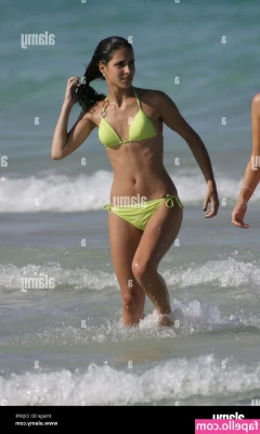Maria Francisca Perello [ maria-francisca-perello ] - Upskirt looksie owo