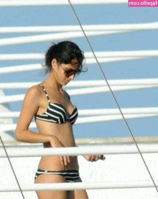 Maria Francisca Perello [ maria-francisca-perello ] - Just showing off my toes as I hang out on the roof