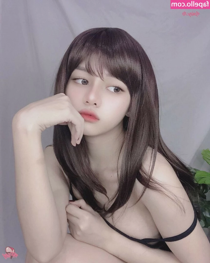 Violet Airis [ violet-airis ] - Spooky Season I think I prefer dressing down rather than dressing up