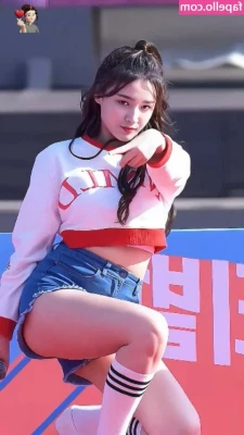  [ nancy-momoland ] - The new terms and conditions for OF require specific things for any