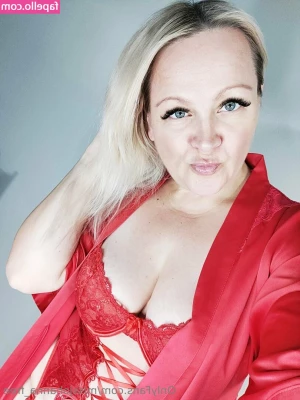 Missjohanna - I feel so much of myself when i am on a hot bathtub !
