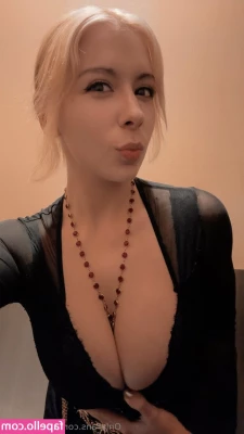 anyadaystar - sexy Donte in the mirror