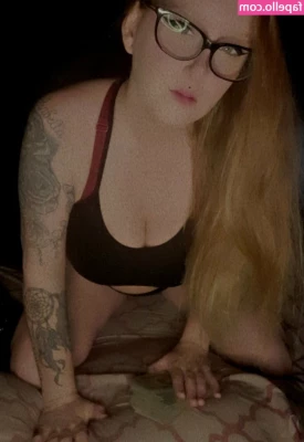 Redladysnipes - Can you keep eye contact with me? part 1