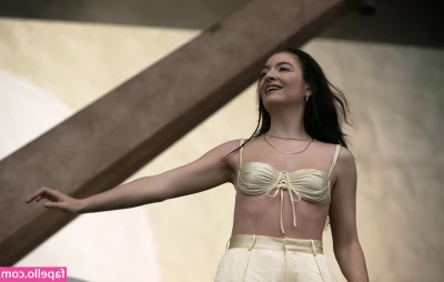  [ lorde ] - Happy Saturday! What are you up to today? I went to pole and silks