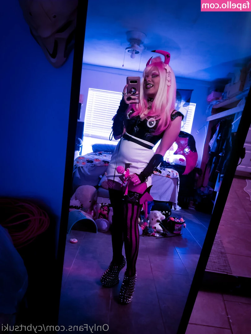 cybrtsuki - Mm I love this feeling hehe