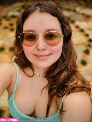 Leana Lovings [ leana-lovings ] - Can you catch these kisses?