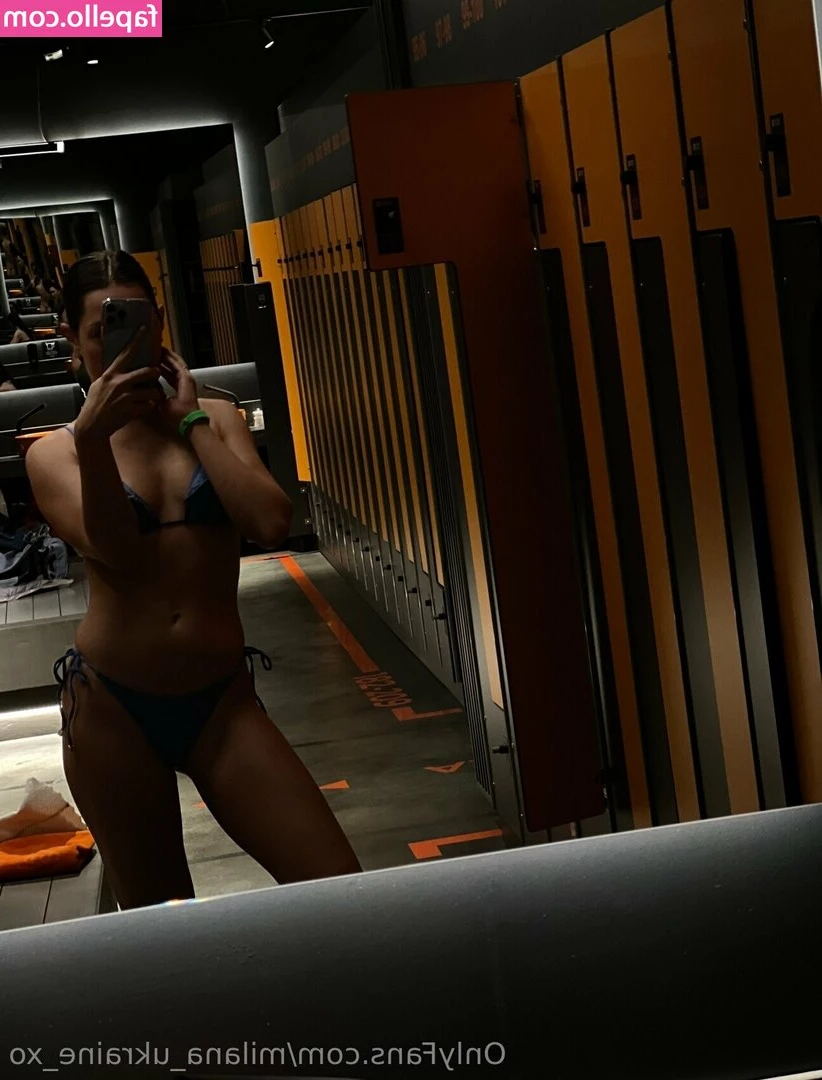 milana_ukraine_xo [ milana-ukraine-xo ] - A little GFE JOI Titty tease to make your weekend special☺