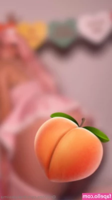 Makawaiima - Who needs a bikinitop anyway?