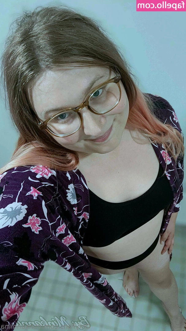  [ minkanniina ] - Fresh out the shower, livin life as a hairy boy 🍑 feels so good