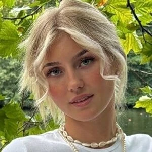 Elena Zoe
