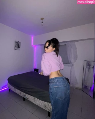 Melyfrancanoo - Got this little red piece.... wanna see it off?