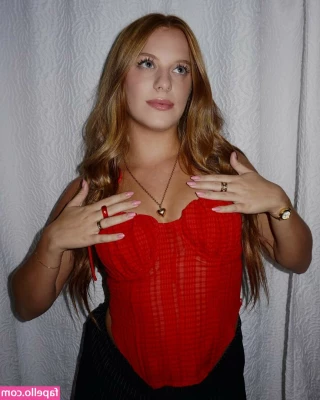 Bella Moore [ bella-moore ] - Hi! If you are waiting my for a video to custom, please message me.