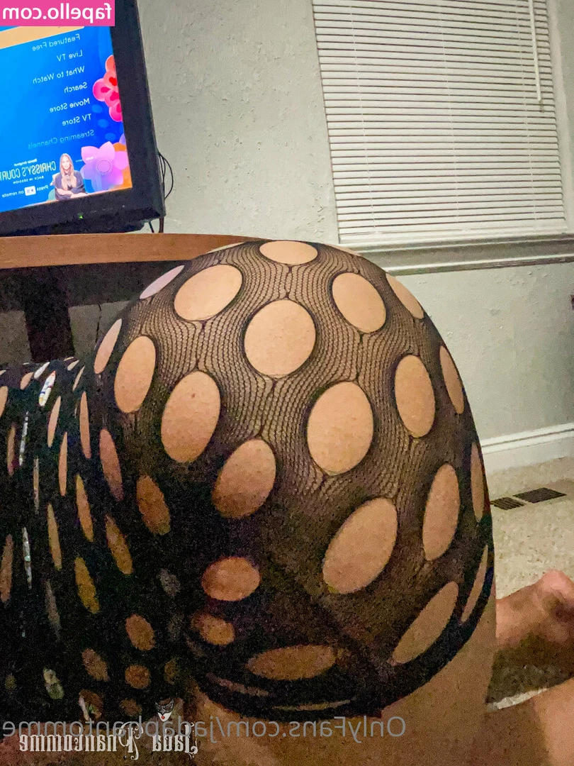  [ jadaphantomme ] - I just sent you a video with my nude ass facing the camera and what