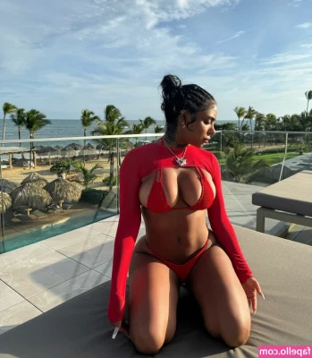 Skye Morales [ skye-morales ] - Crutching at the beach with my fav dev vid in you DM now