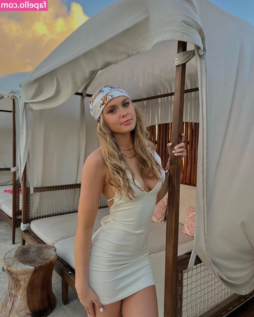 Addie Marie Ebbs [ addie-marie-ebbs ] - Me pide que me desnude y yo lo hago 🤒