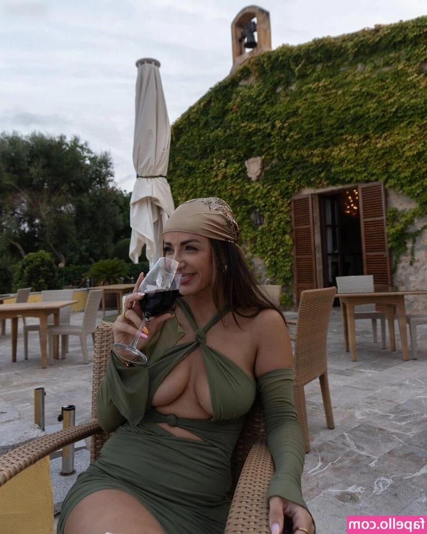Jennifer Saro [ jennifer-saro ] - I Took May Home And She Got Straight To Business  Full Uncensored Vlog