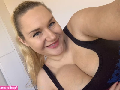 dollyfoxvip - How am I so hot?