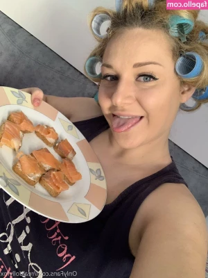 dollyfoxvip - Back and badder than ever
