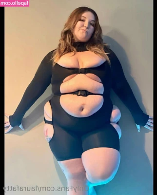 laurafatty - Chilling 🥰💚🤍