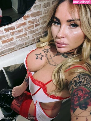 ladyink - Doamna travestită stă langa mine si o provoc goală cu pula la