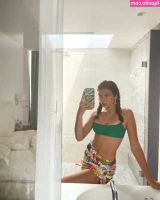 Rina Lipa [ rina-lipa-1 ] - can you give it a bite? 🤤