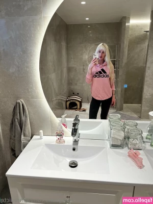 Aphrodicte - 5   Milf    Daily posts    Solo toy play    Squirting    32H natural