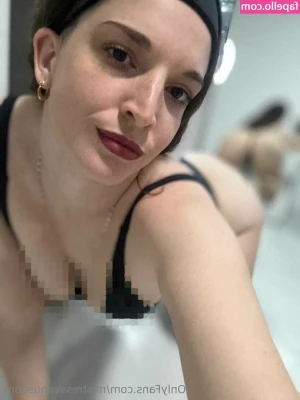 mistressvenusdom - Oh hi   Pack mich an meinen Zöpfen und mach mit mir was du willst