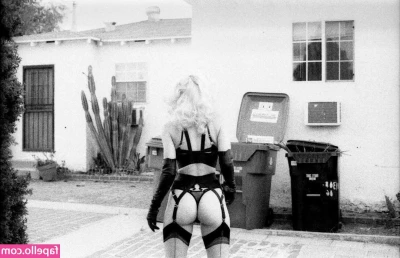 spookieshelbie - Black And White