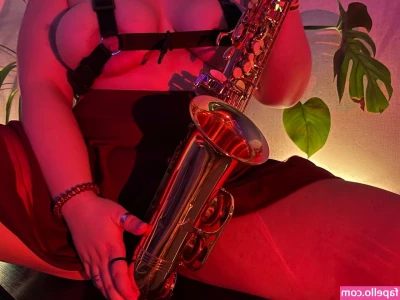 utkashnitke - this baby girl is hotter then sun