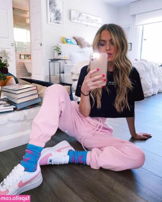  [ anne-winters ] - On chaturbate tonight   play with us