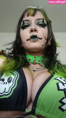 freecyber_nyxie [ freecyber-nyxie ] - Oh, imagine if I started playing with my hot body in front of you 