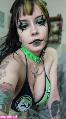 freecyber_nyxie [ freecyber-nyxie ] - Hi babes! Are you stroking your cock for me? I want to feel you
