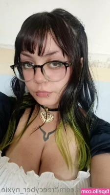 freecyber_nyxie [ freecyber-nyxie ] - Te necesito aquí bebé conmigo a qué me ayudes🥵 I need you here